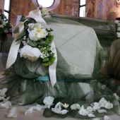 Allestimento floreale per matrimonio - Peonie e santini - La collegiata di Solbiate Arno